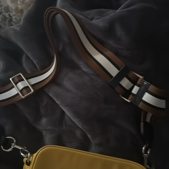 MARC JACOBS Soft Leather Cross Body Bag. Mustard Yellow in Color. Never Used. - Picture 4 of 4